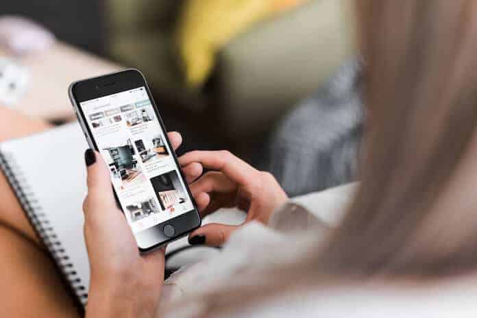 Smartphone mit Pinterest