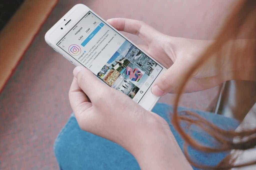 Smartphone mit Instagram
