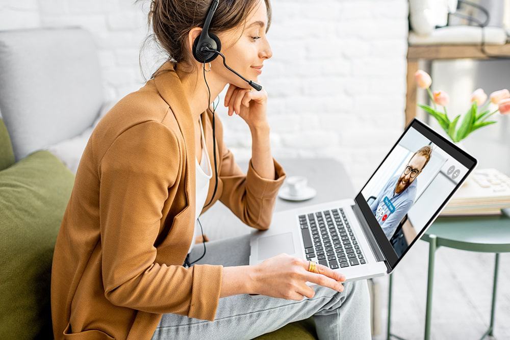 Video-Chat-Plattform: ein Gespräch im Wohnzimmer