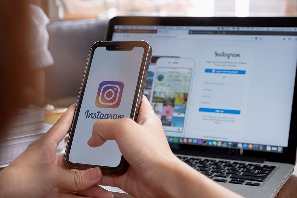 Smartphone mit Instagram