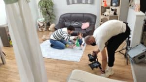 Film-Produktion mit Kind. Auch solche Momente müssen in der Preproduktion besprochen werden.